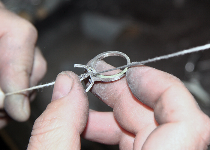 leonmege signature process jewelry hand forging production4
