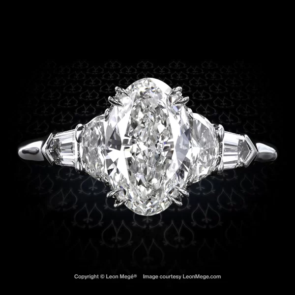 Leon Megé classic five-stone ring featuring an oval diamond with Balle Evassee side stones arrangement r6942