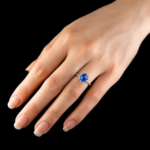 Leon Megé Award-winning Bellflower™ right-hand ring featuring a blue sapphire cab in a micro pave setting r7201