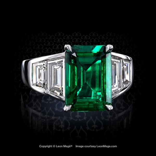 Leon Megé bespoke right-hand ring with Colombian emerald and graduated step-cut trapezoids r8031
