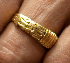 Obama gold wedding band